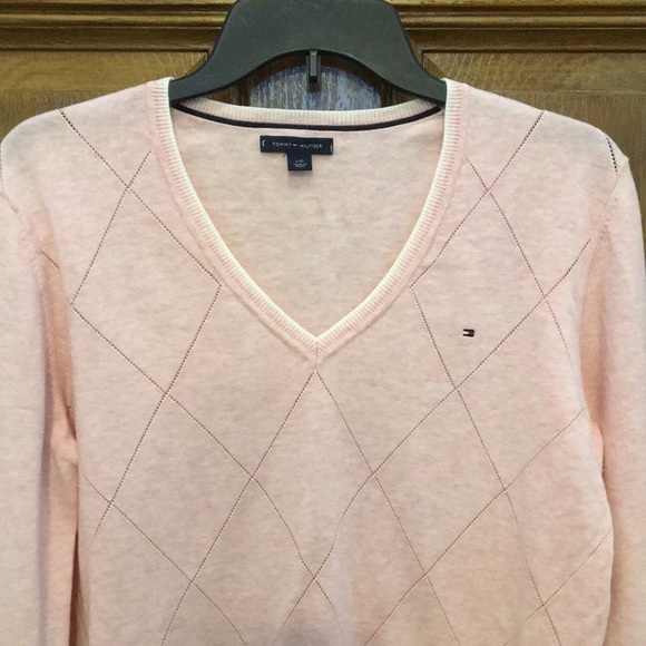 Tommy Hilfiger sweater. - Picture 3 of 5